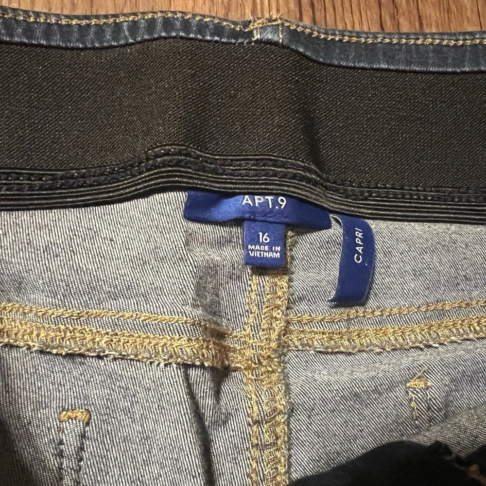 Apt. 9 Dark Blue Stretch Denim Capri Jeans Stitched Cuff Size 16 - Picture 2 of 3